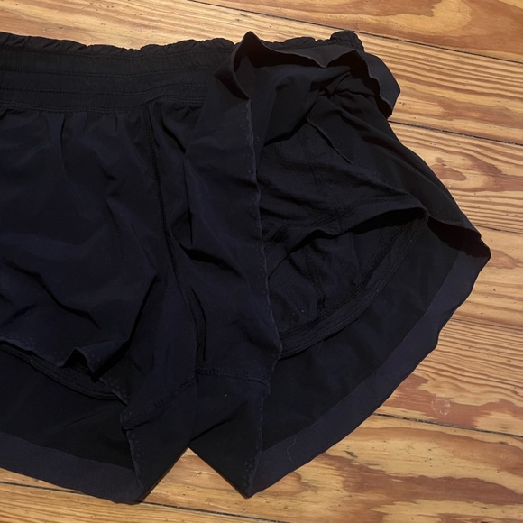 LULULEMON Flowy Shorts SIZE 8 *** RARE - Picture 3 of 3